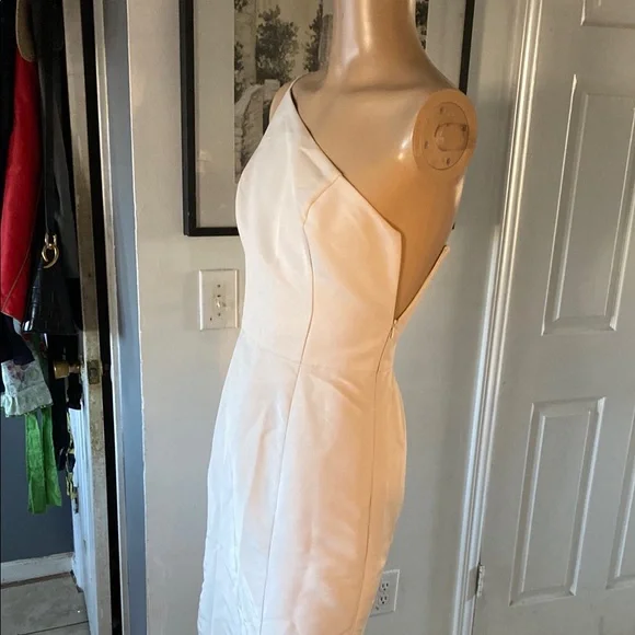 Amsale Elegant off White One-Shoulder Gown